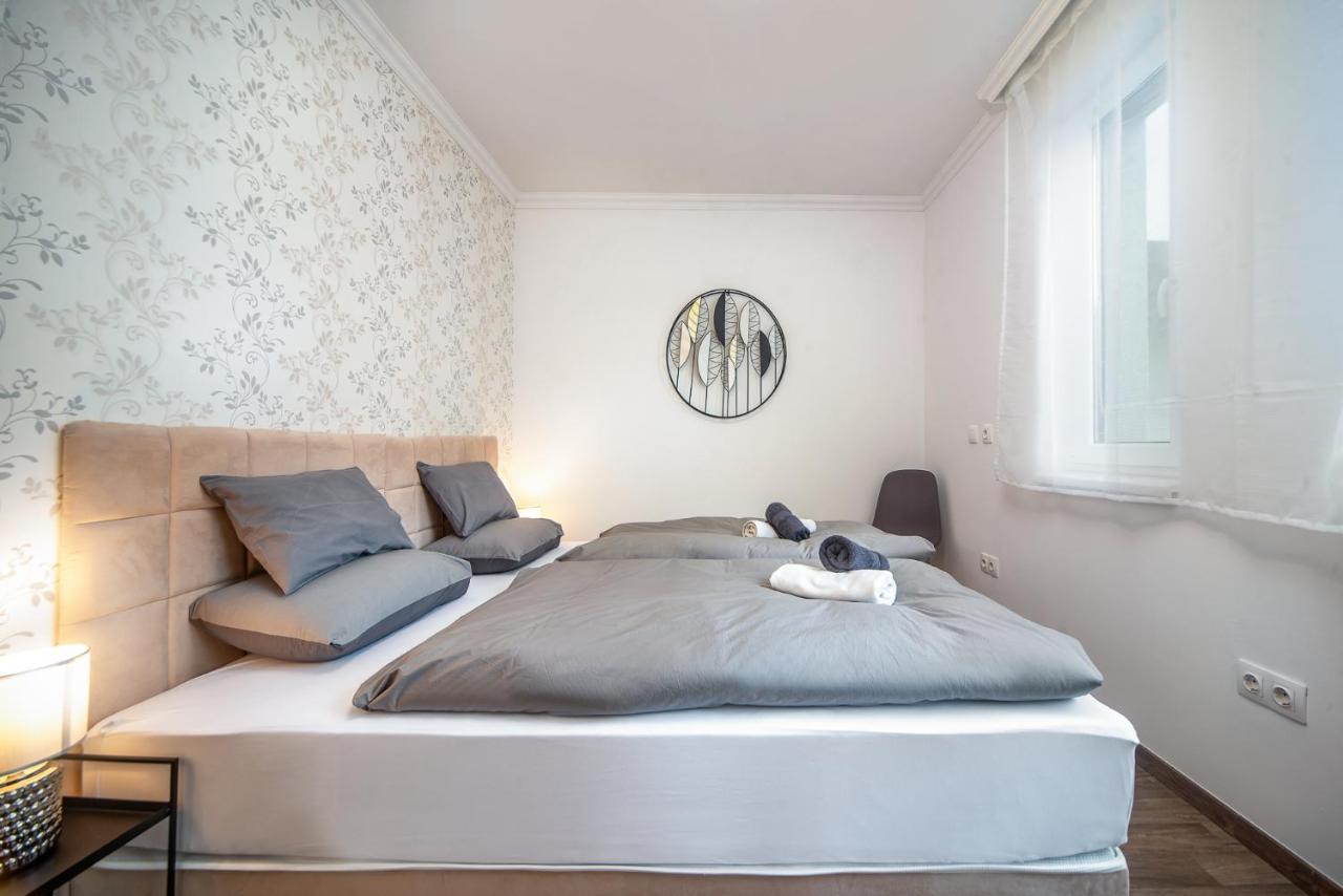 Grace Pine Apartment 3 Budapest Exterior photo