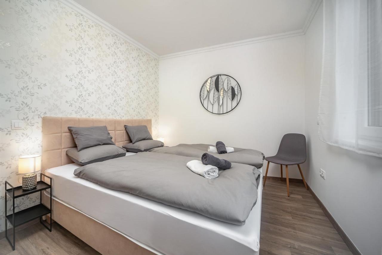 Grace Pine Apartment 3 Budapest Exterior photo